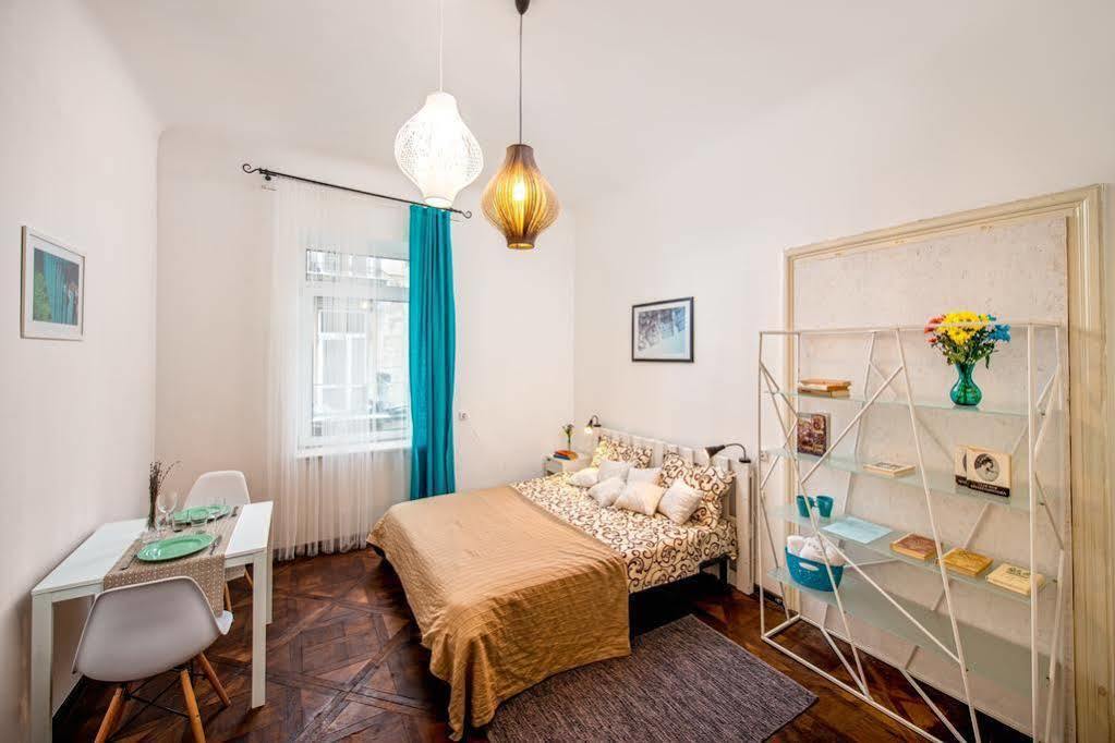 Apartament On Kostiushka Lviv Buitenkant foto