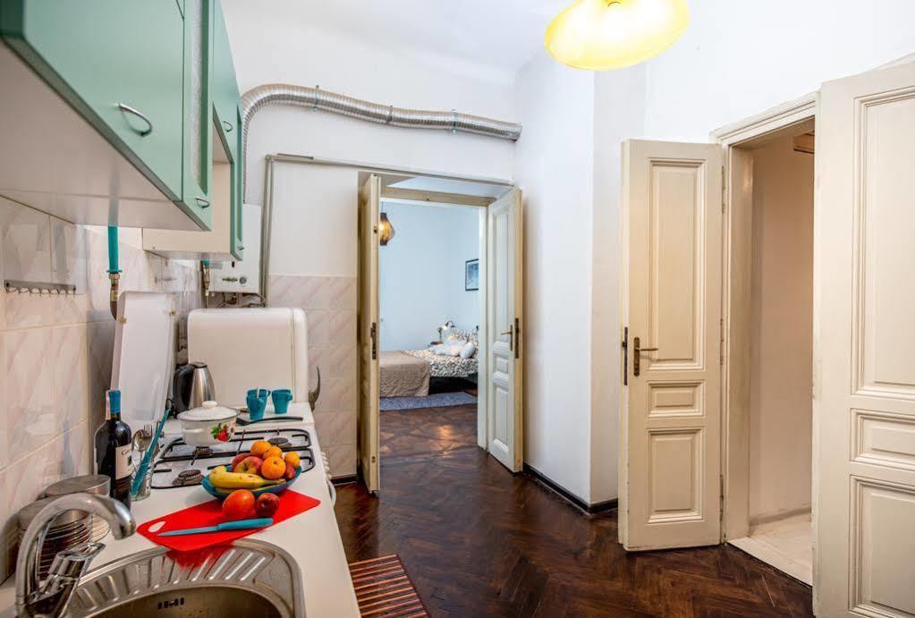 Apartament On Kostiushka Lviv Buitenkant foto